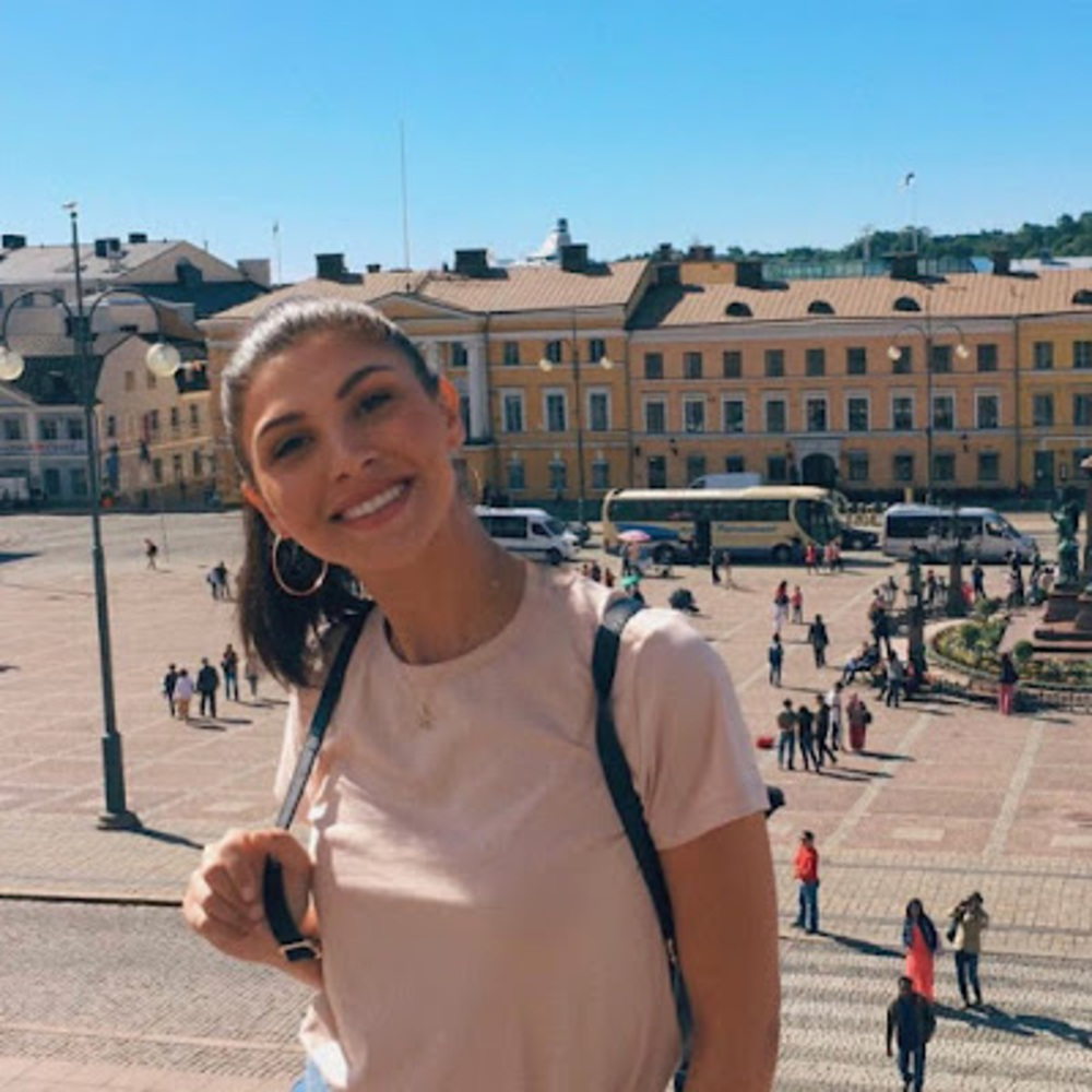 Meet your Posher, Leila